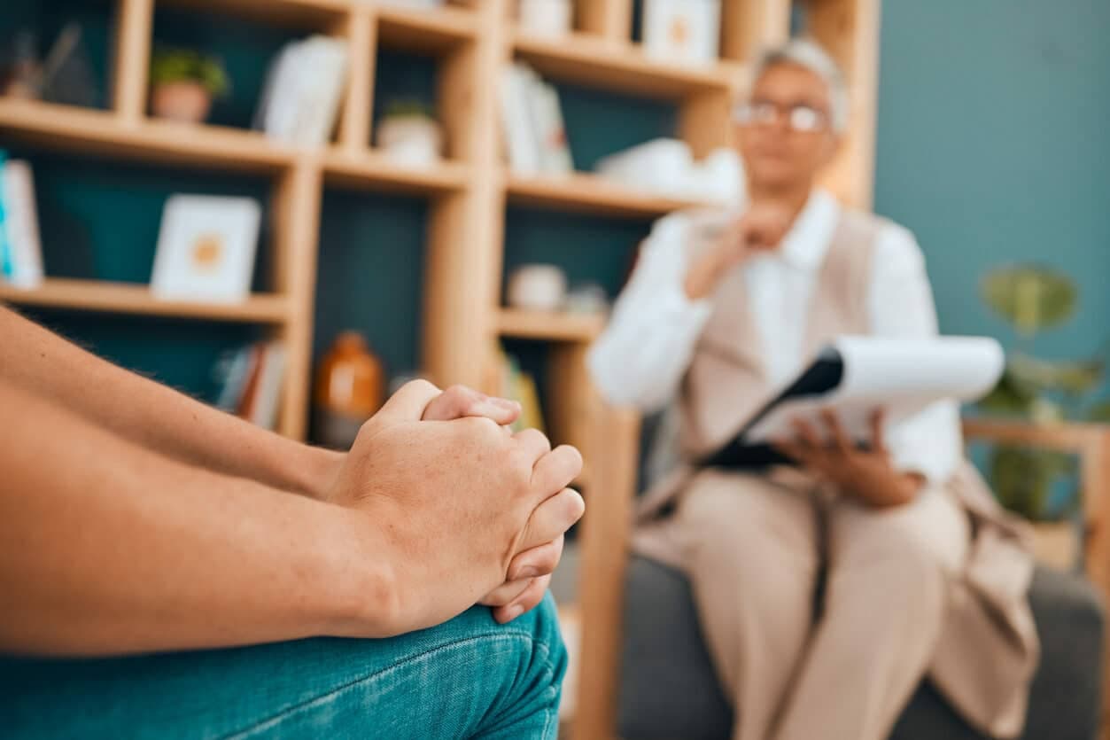 Using Microprocess Methods to Study Client and Therapist Perceptions of Working Alliance Ruptures and Repairs